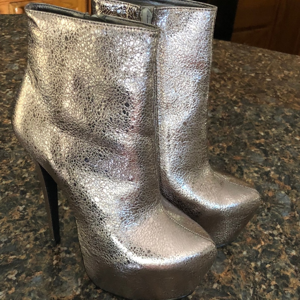 BOOTS - Picture 3 of 6
